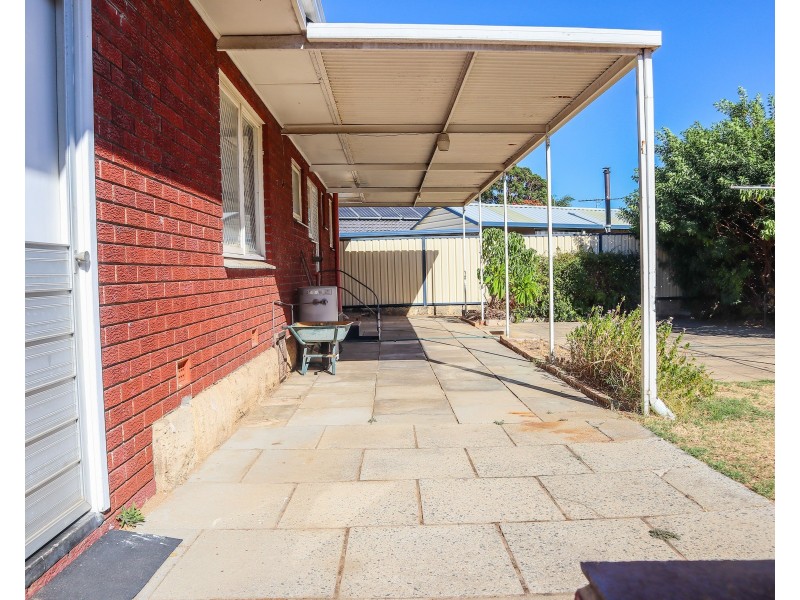 27 Sulphur Road, Orelia WA 6167