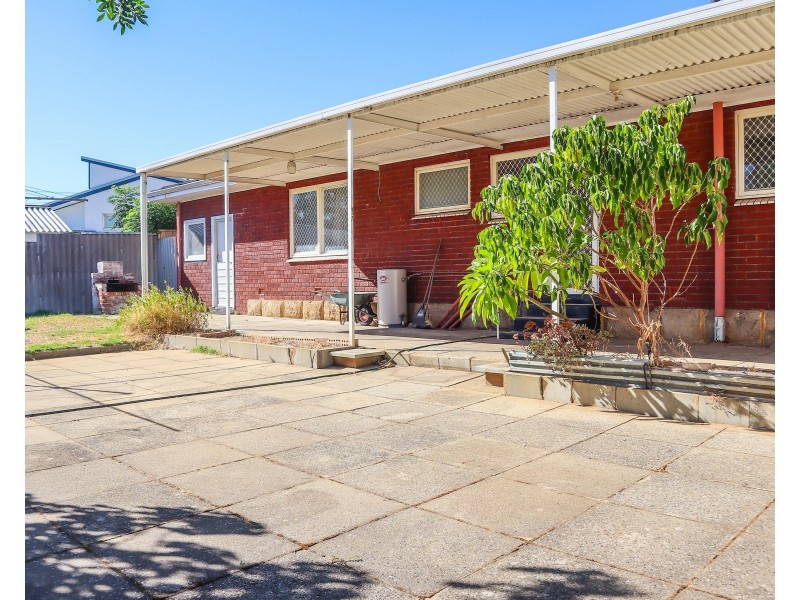 27 Sulphur Road, Orelia WA 6167