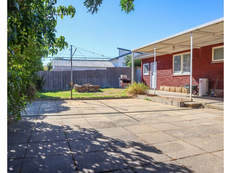 27 Sulphur Road, Orelia WA 6167