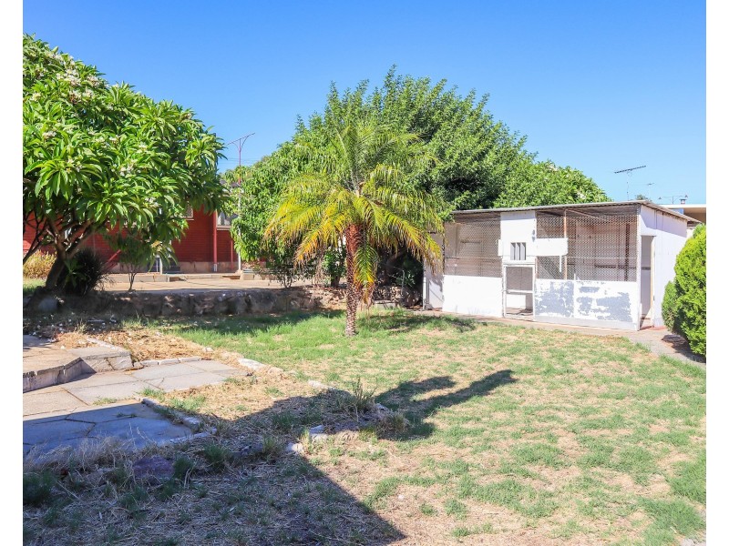 27 Sulphur Road, Orelia WA 6167