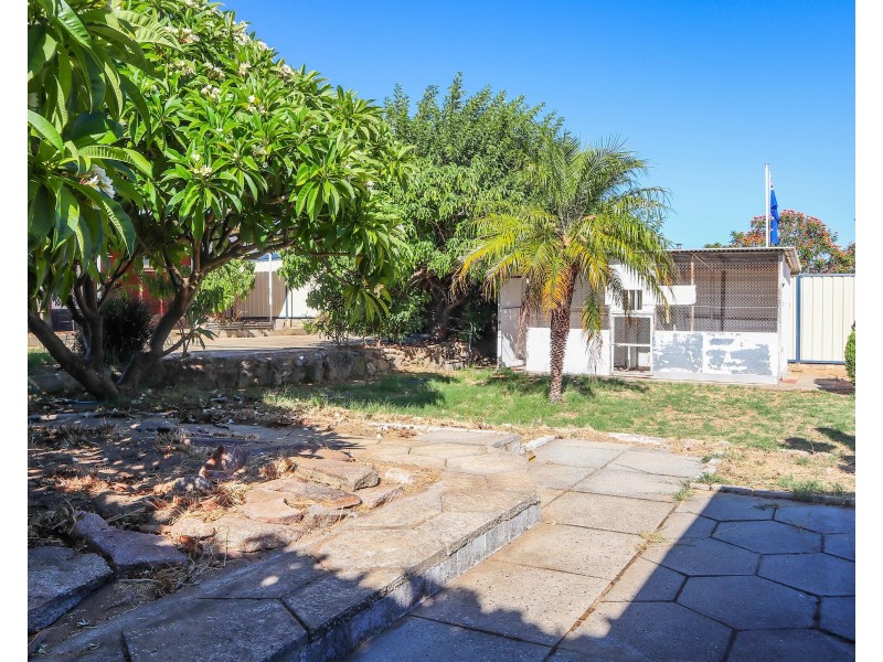 27 Sulphur Road, Orelia WA 6167