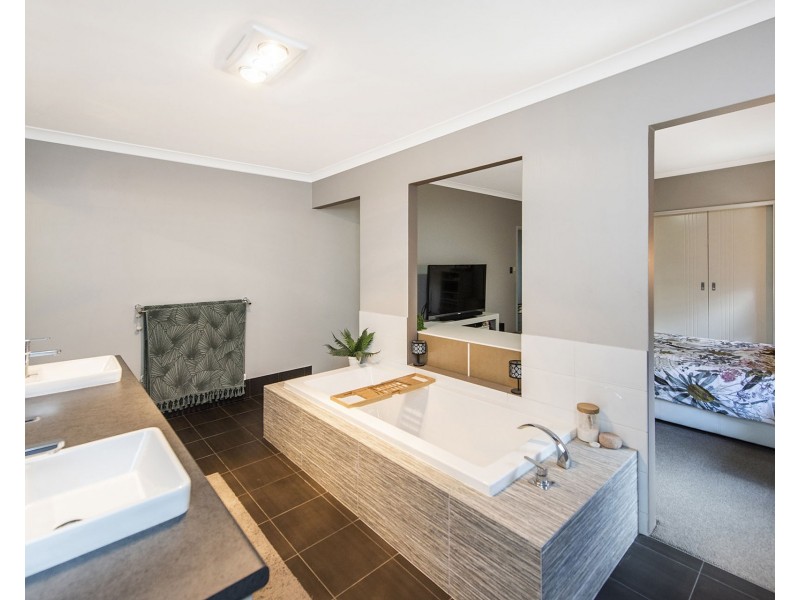 31 Carmen Circuit, The Vines WA 6069