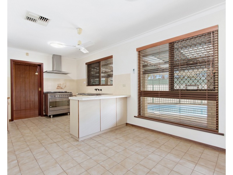2 Cockman Way, Orelia WA 6167