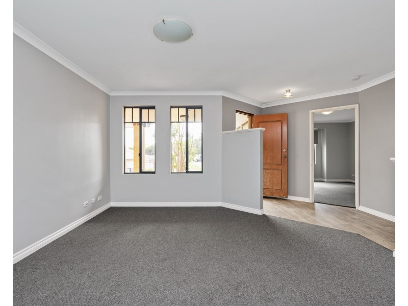 27 Silvertop Avenue, Halls Head WA 6210