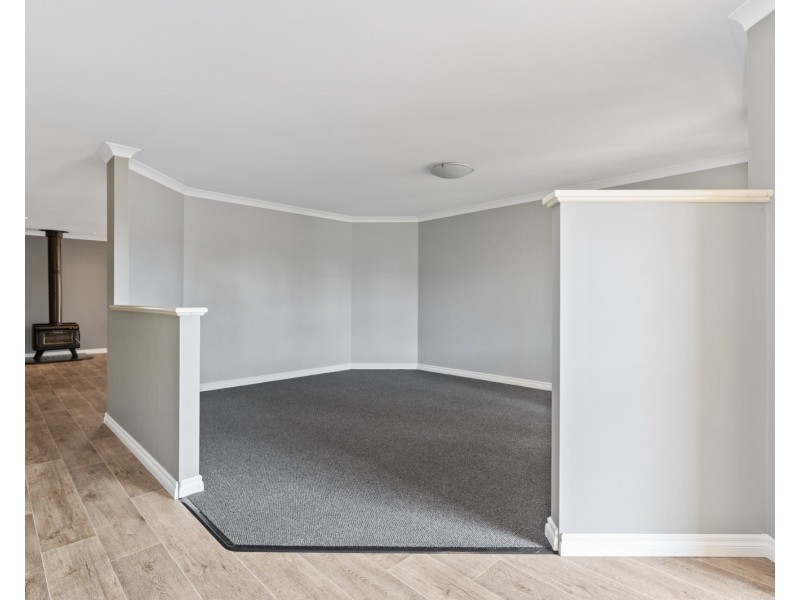 27 Silvertop Avenue, Halls Head WA 6210