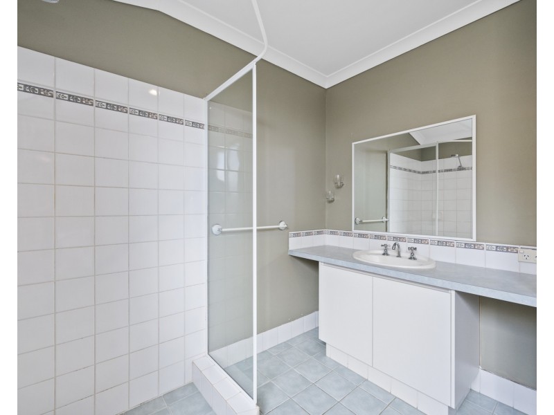 27 Silvertop Avenue, Halls Head WA 6210