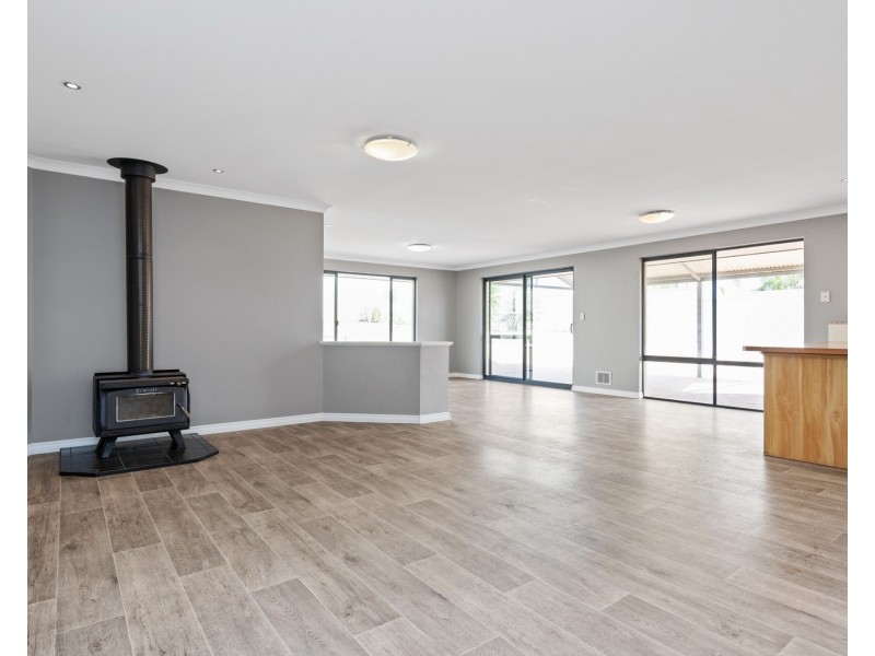 27 Silvertop Avenue, Halls Head WA 6210