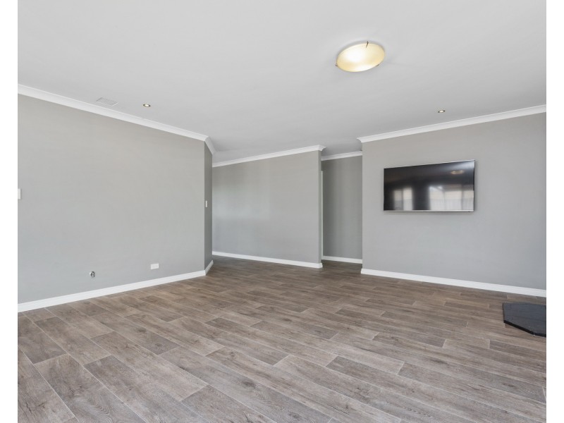 27 Silvertop Avenue, Halls Head WA 6210