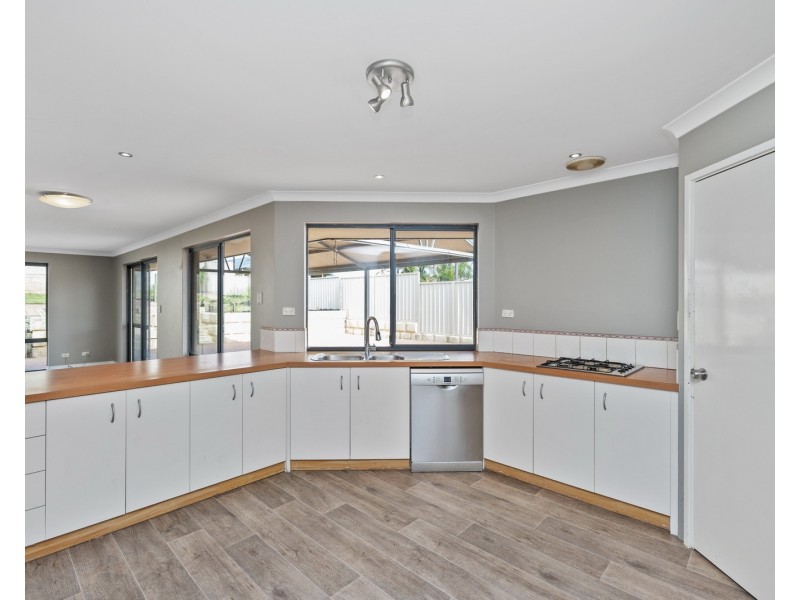 27 Silvertop Avenue, Halls Head WA 6210