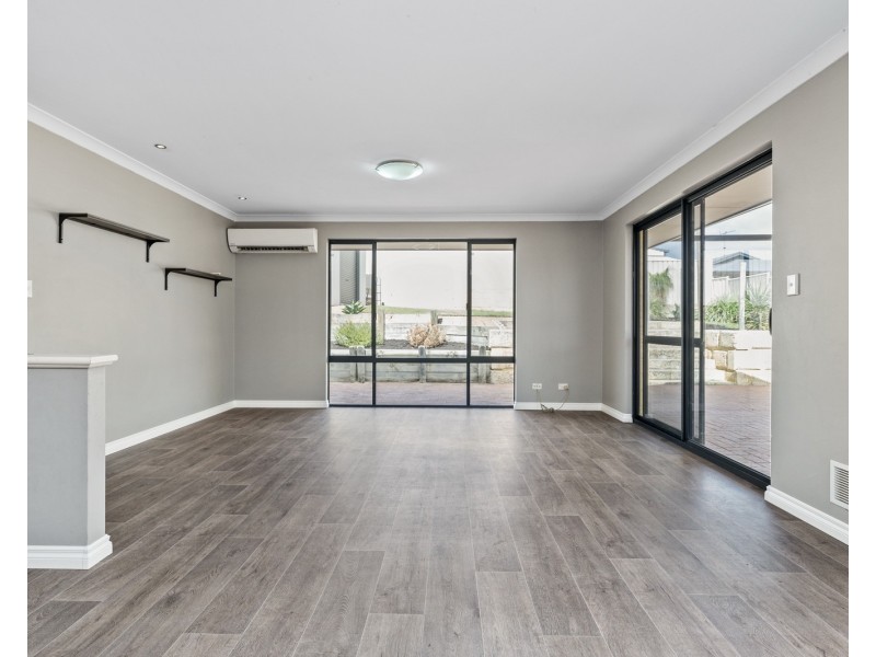 27 Silvertop Avenue, Halls Head WA 6210