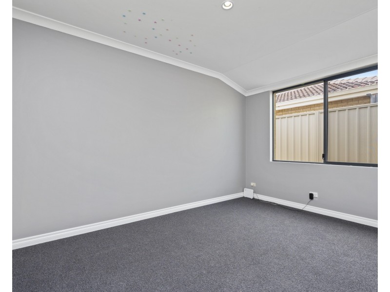 27 Silvertop Avenue, Halls Head WA 6210