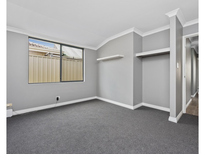 27 Silvertop Avenue, Halls Head WA 6210