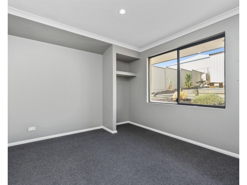 27 Silvertop Avenue, Halls Head WA 6210