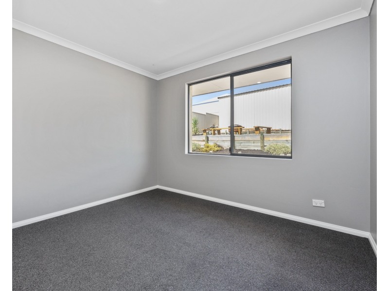 27 Silvertop Avenue, Halls Head WA 6210