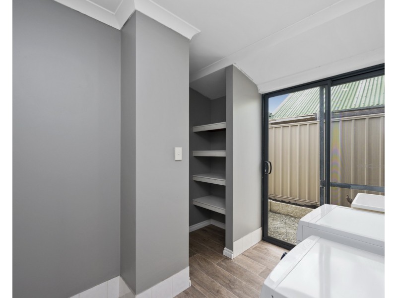 27 Silvertop Avenue, Halls Head WA 6210