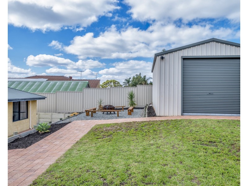 27 Silvertop Avenue, Halls Head WA 6210