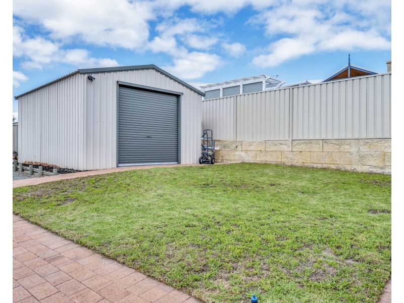 27 Silvertop Avenue, Halls Head WA 6210
