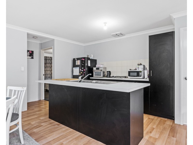 20 Blanche Crescent, Lakelands WA 6180