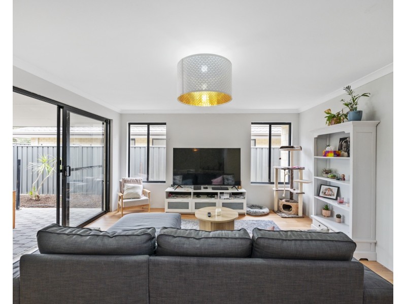 20 Blanche Crescent, Lakelands WA 6180