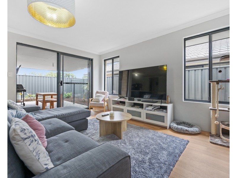 20 Blanche Crescent, Lakelands WA 6180