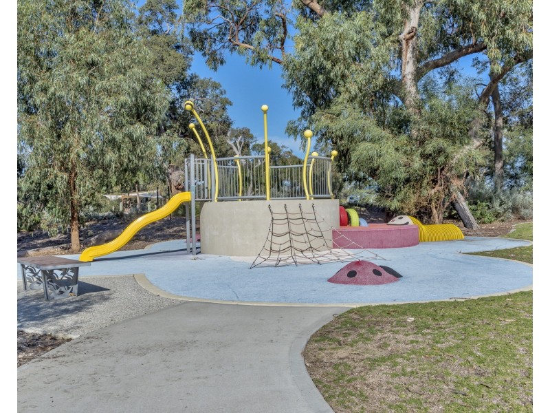 20 Blanche Crescent, Lakelands WA 6180