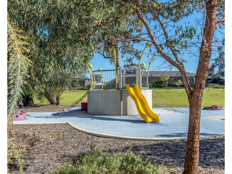 20 Blanche Crescent, Lakelands WA 6180