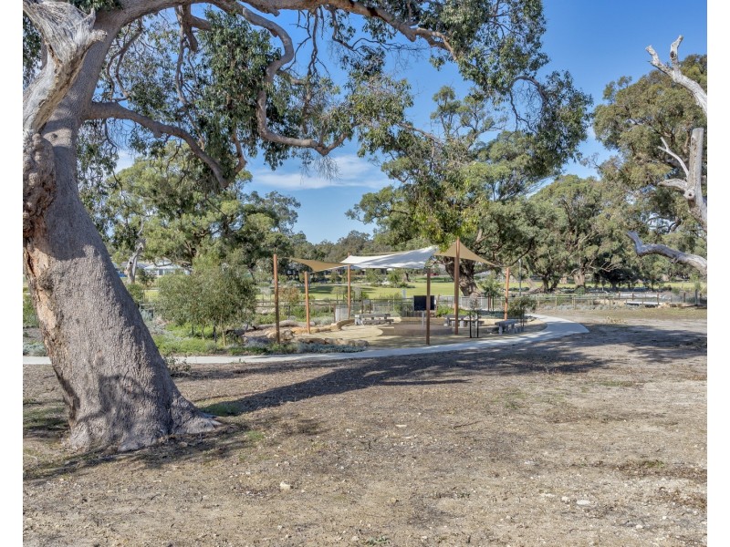 20 Blanche Crescent, Lakelands WA 6180