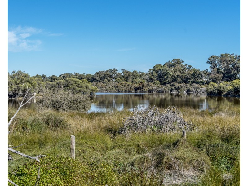 20 Blanche Crescent, Lakelands WA 6180