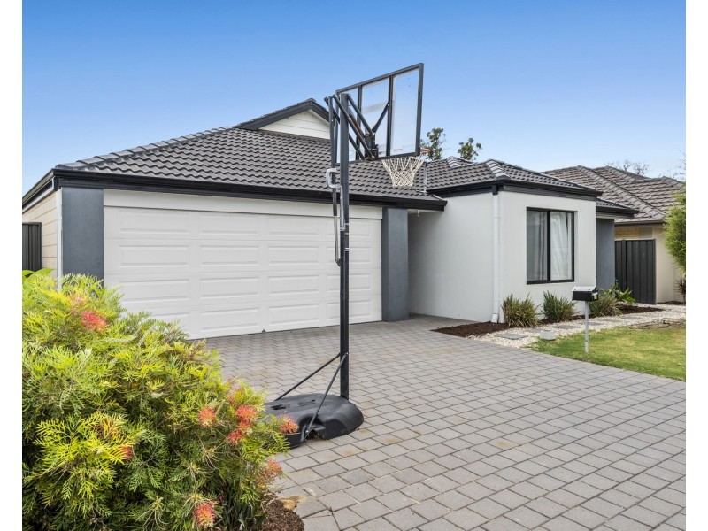 20 Blanche Crescent, Lakelands WA 6180