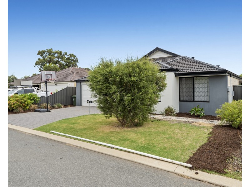 20 Blanche Crescent, Lakelands WA 6180