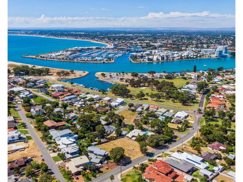 68 Leighton Road, Halls Head WA 6210