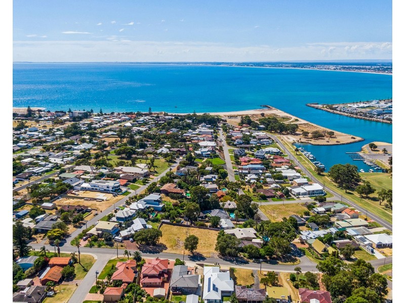 68 Leighton Road, Halls Head WA 6210