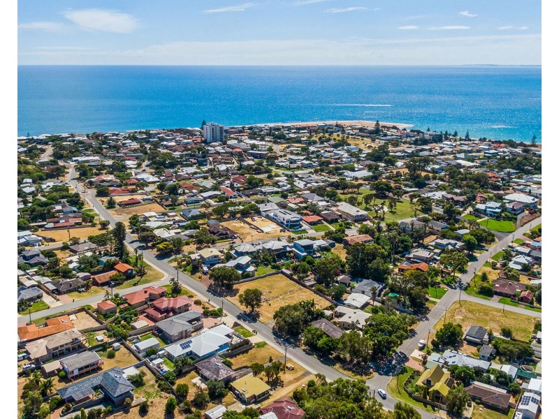 68 Leighton Road, Halls Head WA 6210