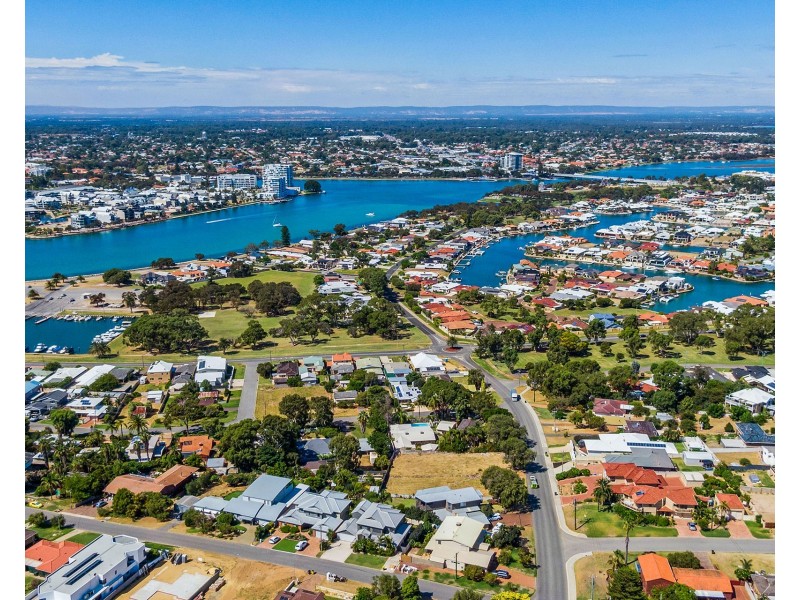 68 Leighton Road, Halls Head WA 6210