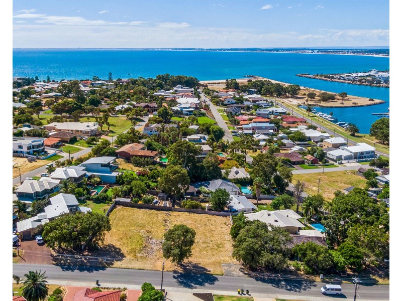 68 Leighton Road, Halls Head WA 6210