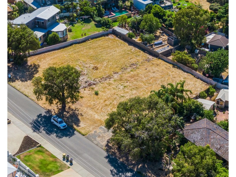 68 Leighton Road, Halls Head WA 6210