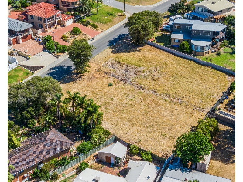 68 Leighton Road, Halls Head WA 6210