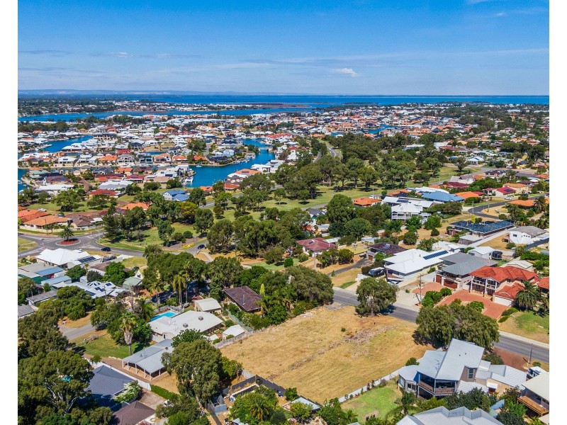 68 Leighton Road, Halls Head WA 6210