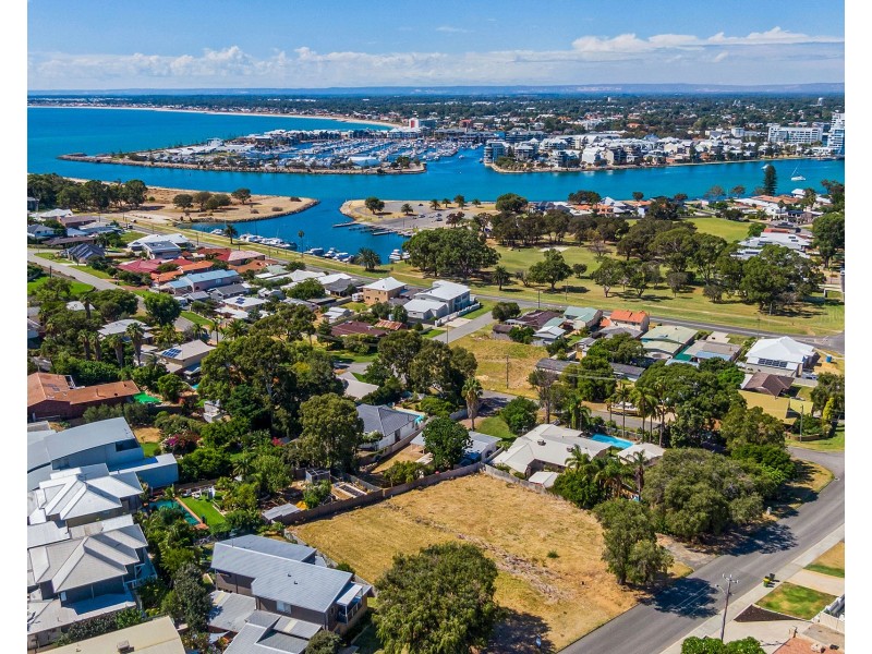 68 Leighton Road, Halls Head WA 6210