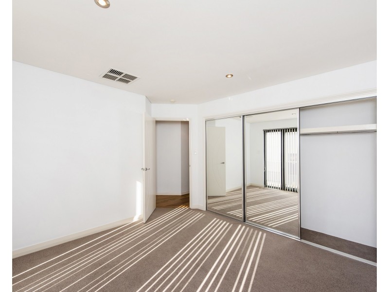 7/3 Galileo Loop, Mandurah WA 6210