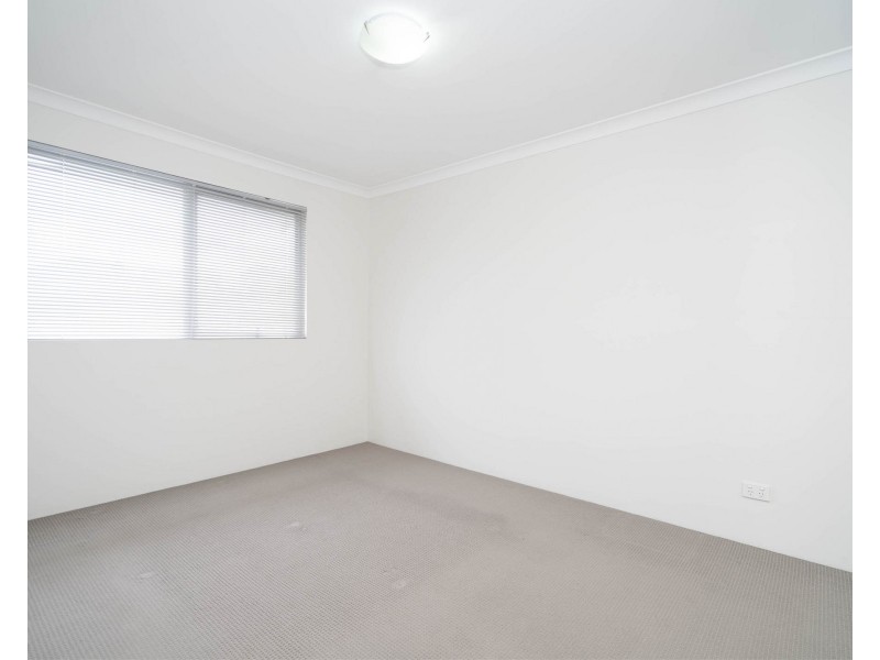 4A/42 Hilory Street, Coolbellup WA 6163