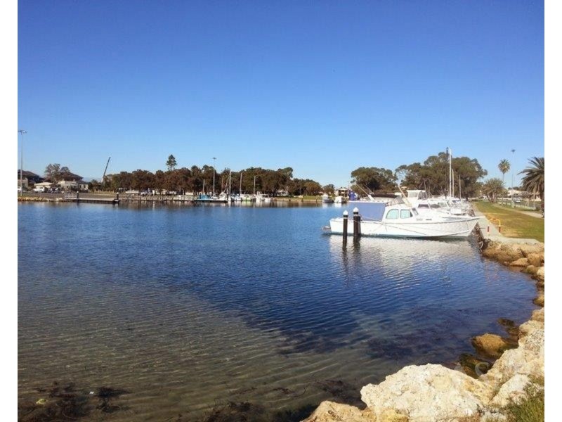 2A Sandalwood Parade, Halls Head WA 6210