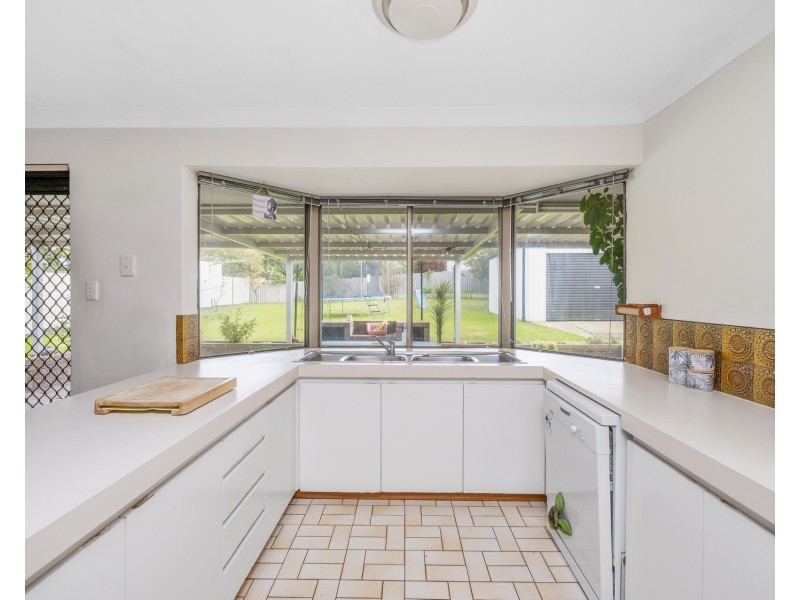 16 Muir Place, Halls Head WA 6210