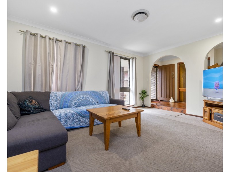 16 Muir Place, Halls Head WA 6210