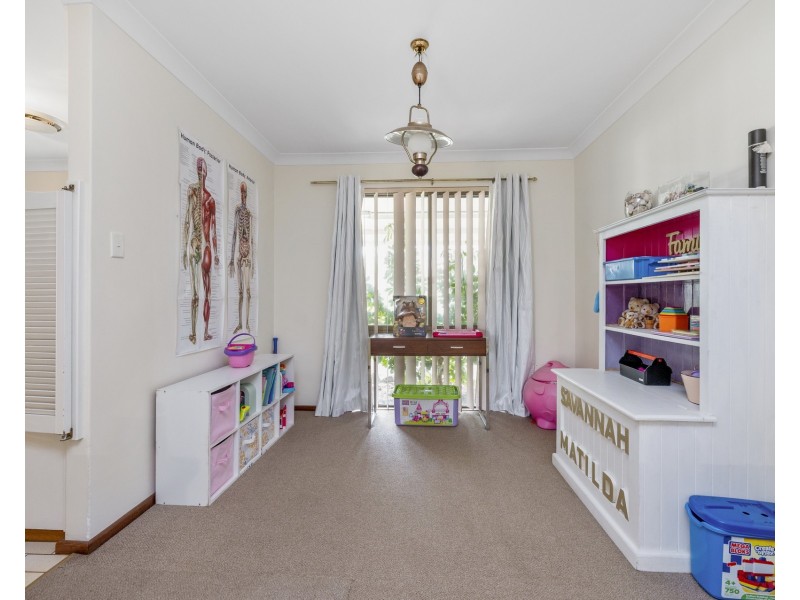 16 Muir Place, Halls Head WA 6210