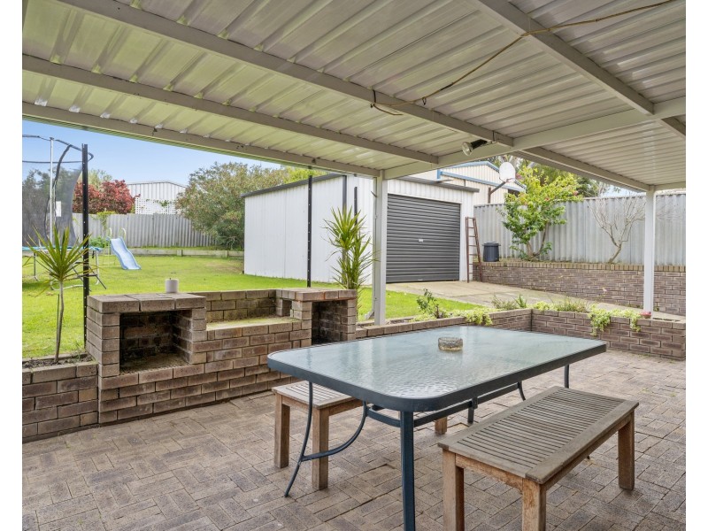 16 Muir Place, Halls Head WA 6210