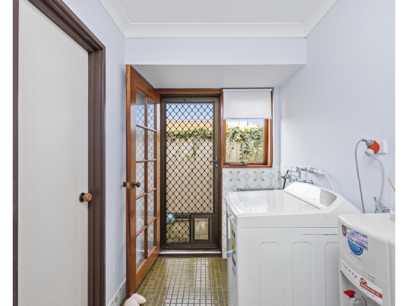 16 Muir Place, Halls Head WA 6210