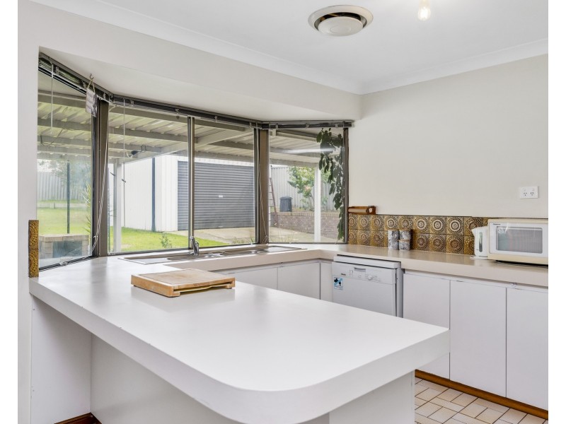 16 Muir Place, Halls Head WA 6210