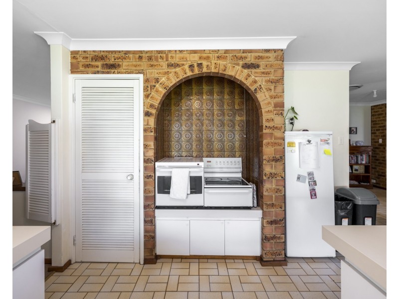 16 Muir Place, Halls Head WA 6210