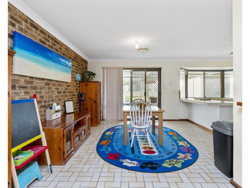 16 Muir Place, Halls Head WA 6210